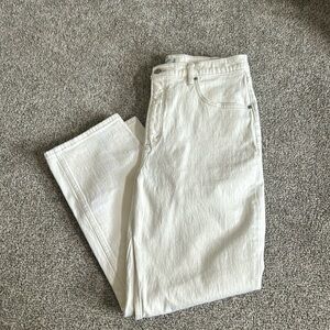 Abercrombie & Fitch. White Jeans. 90’s Straight Ultra High Rise.